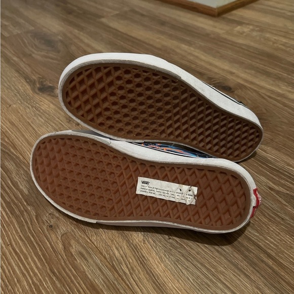 Vans - Picture 6 of 6